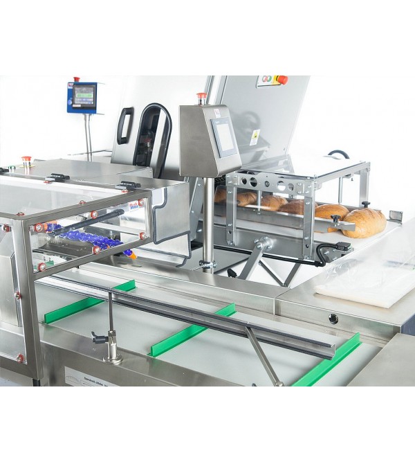 Bread bagging and packaging line station